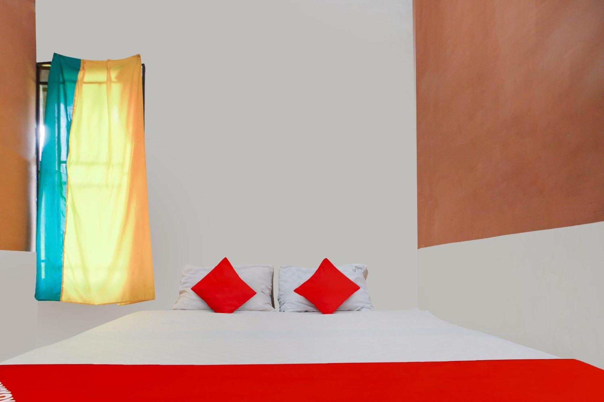 Oyo 91051 Ratu 354 Hotel Pontianak